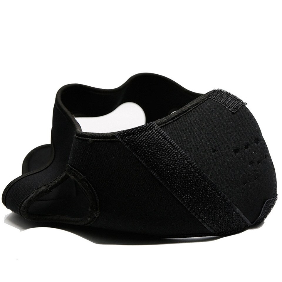 Demi masque japonais Hannya violet en tissu avec fermeture velcro, vue de côté montrant la forme ergonomique et les perforations pour la respiration