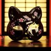 Masque japonais Kitsune noir en forme de renard avec motifs floraux roses et blancs
