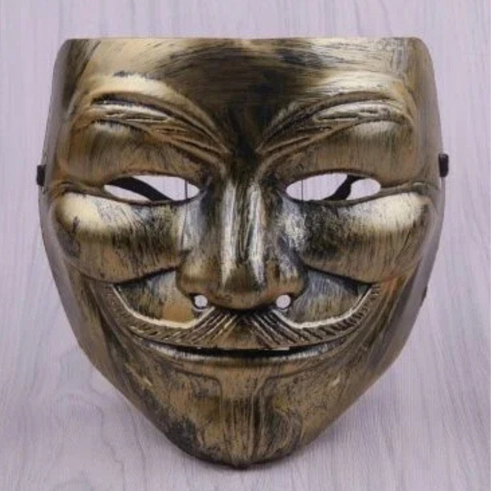 Masque théâtre japonais en métal doré avec finition vieillie, visage souriant stylisé, détails gravés, modèle traditionnel